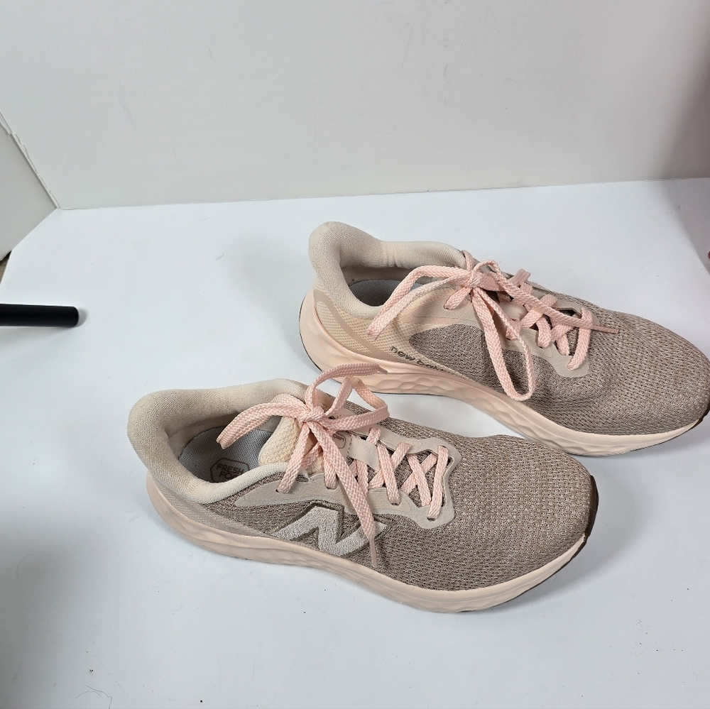 New Balance Fresh Foam Arishi V4 Womens Athletic Shoes 8.5 Nwt - Picture 6 of 10